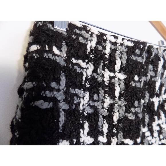 Skirt plaid textured a line mini skirt size Medium - Picture 4 of 5